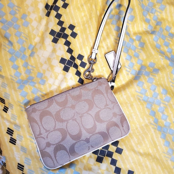 Authentic Coach wristlet - Picture 4 of 7